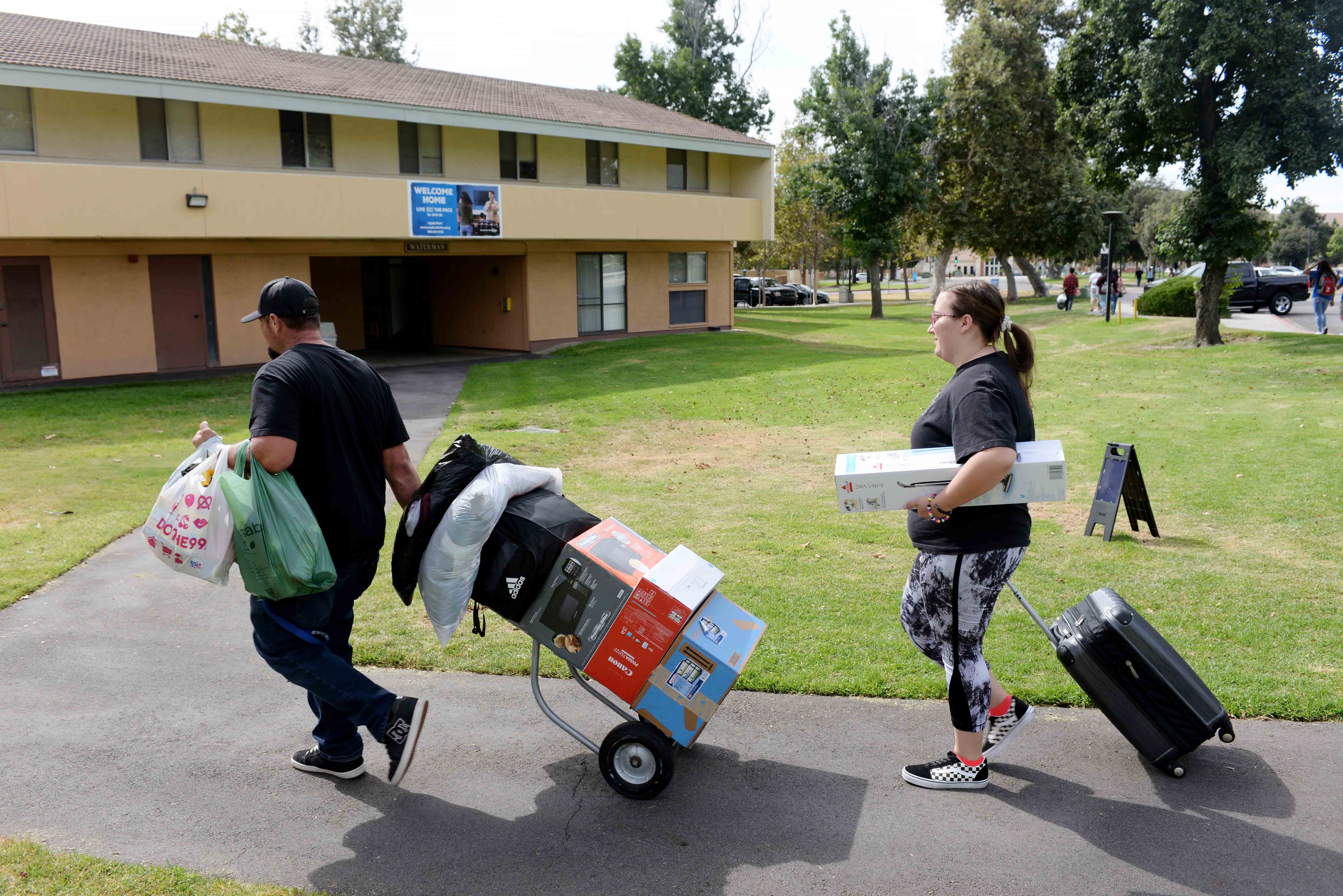 Family helped CSUSB students during Move-in Day 